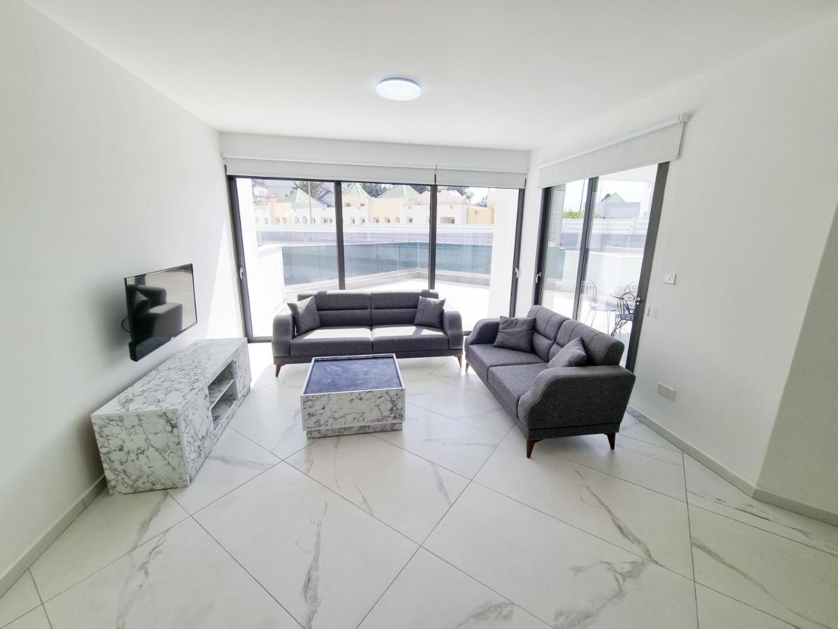 Shades Of Blue Apartment Ларнака Екстериор снимка