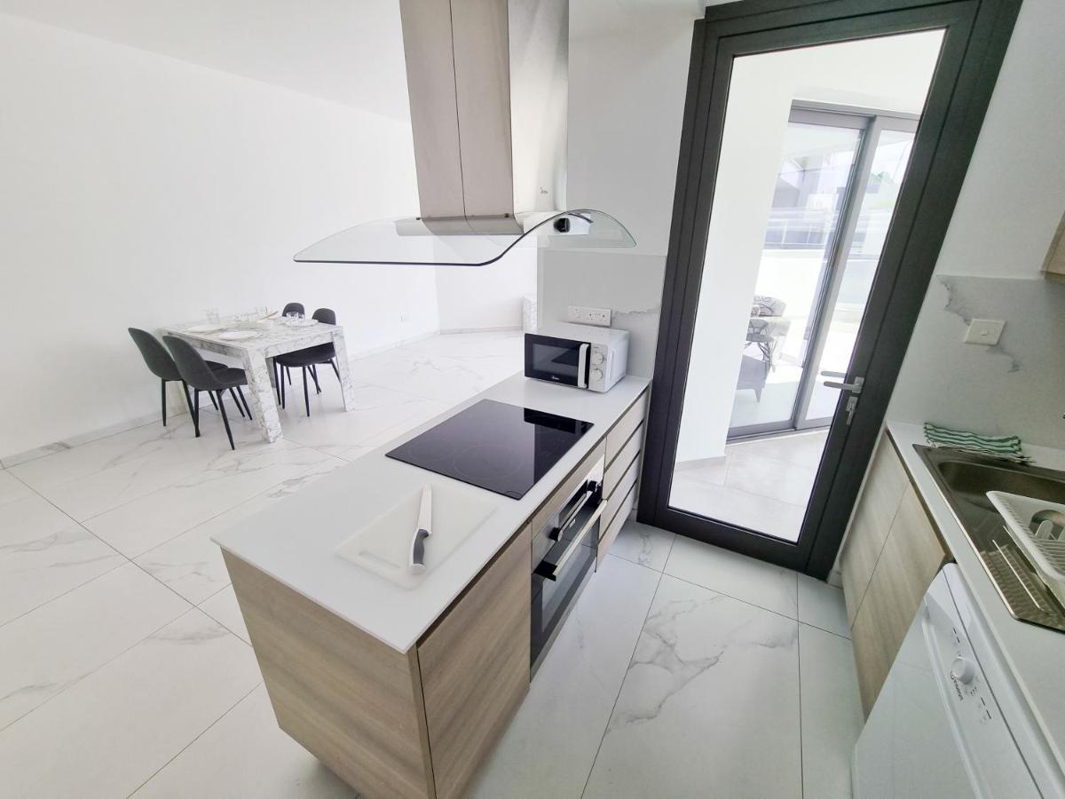 Shades Of Blue Apartment Ларнака Екстериор снимка