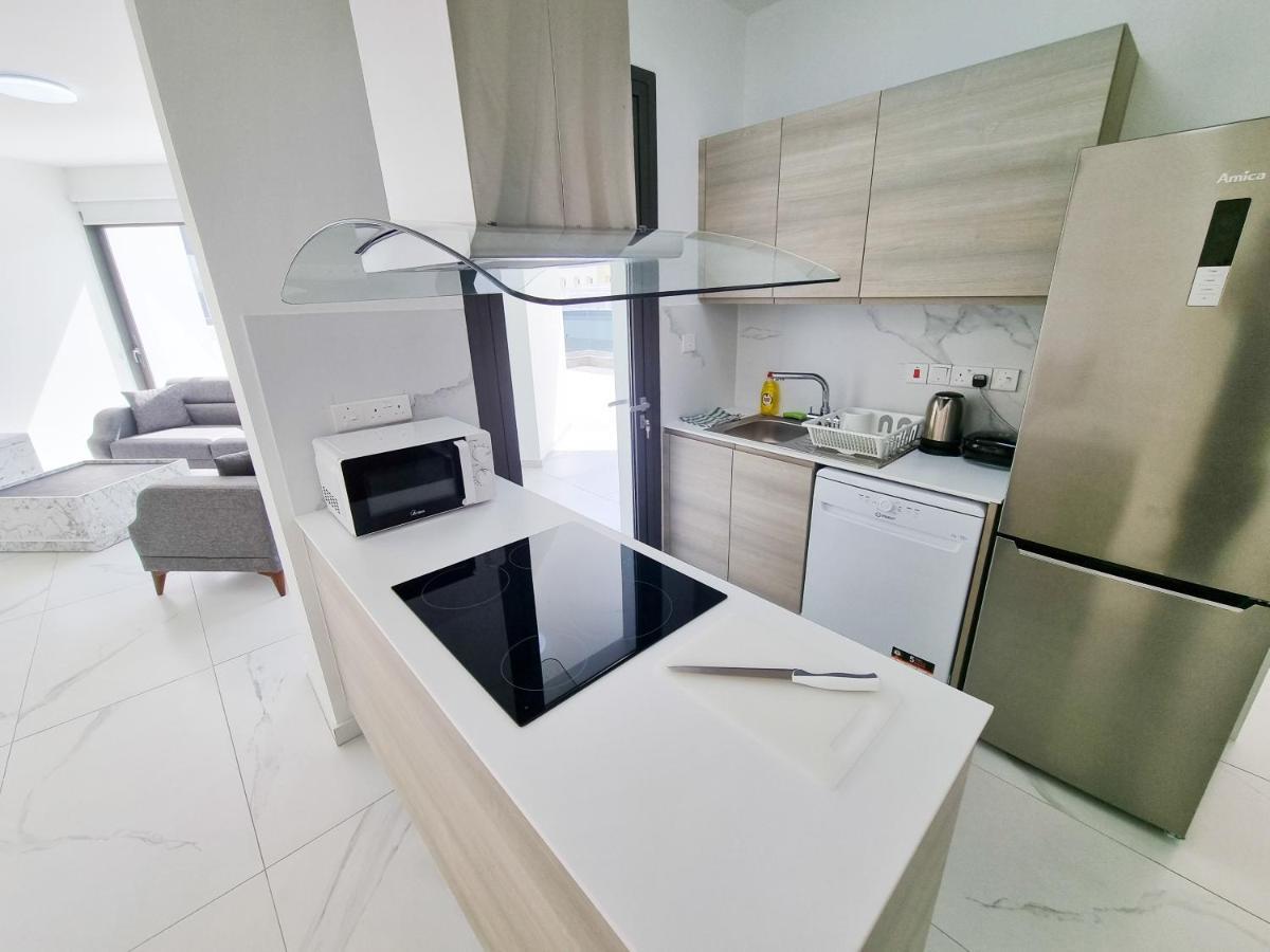 Shades Of Blue Apartment Ларнака Екстериор снимка