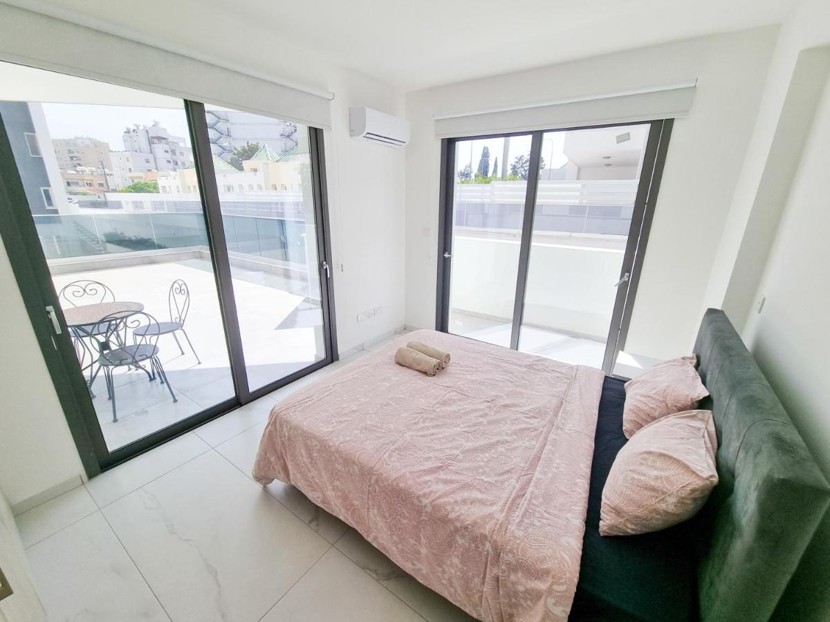 Shades Of Blue Apartment Ларнака Екстериор снимка