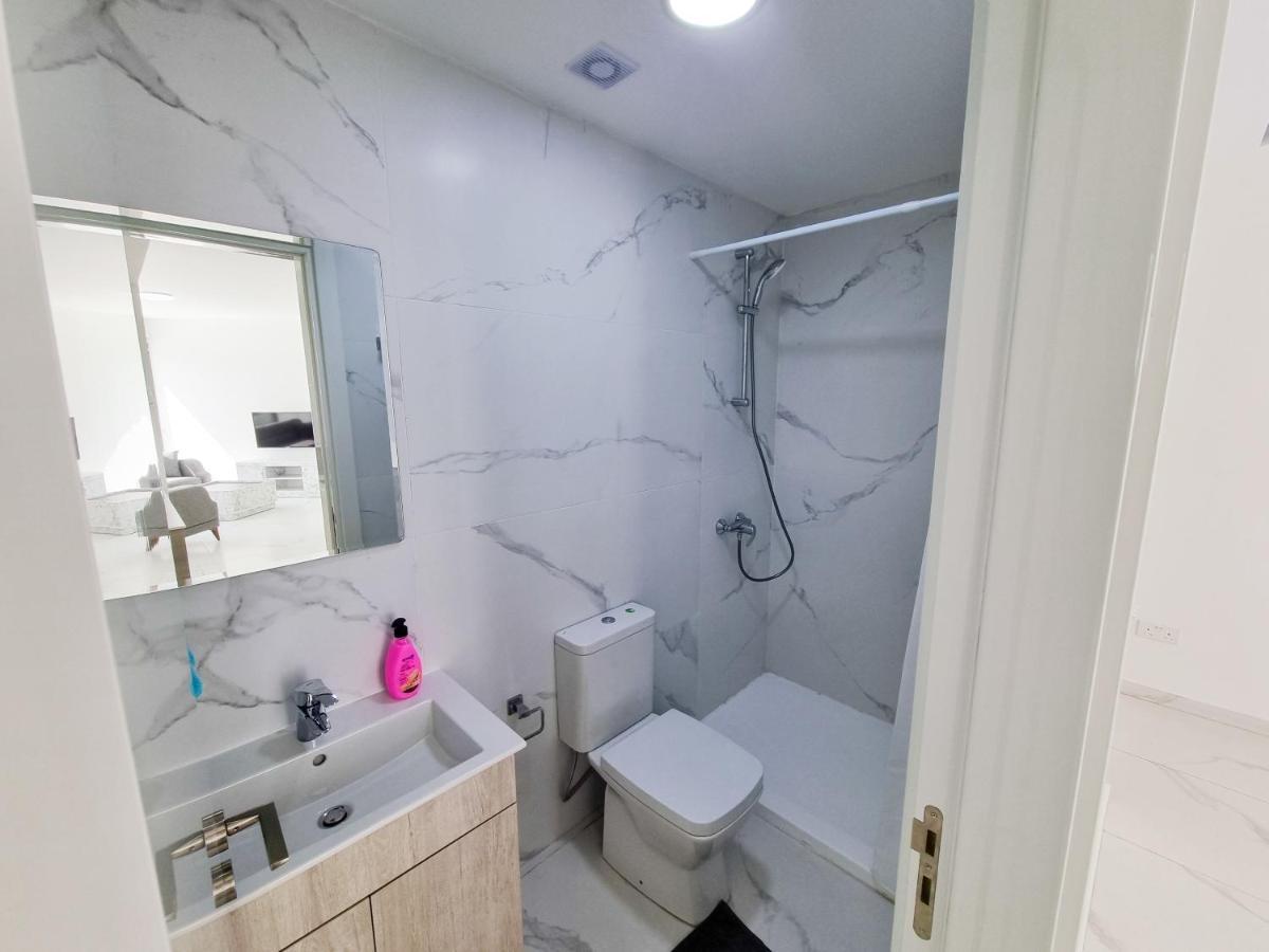 Shades Of Blue Apartment Ларнака Екстериор снимка